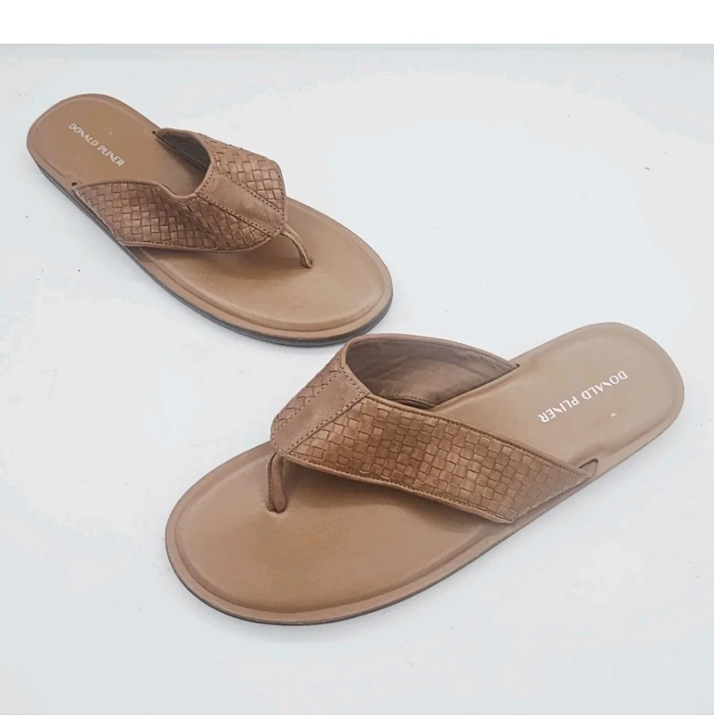 Donald J Pliner Palmer Calf Leather Flip-Flops Saddle/Cognac Size 12M NWOB
